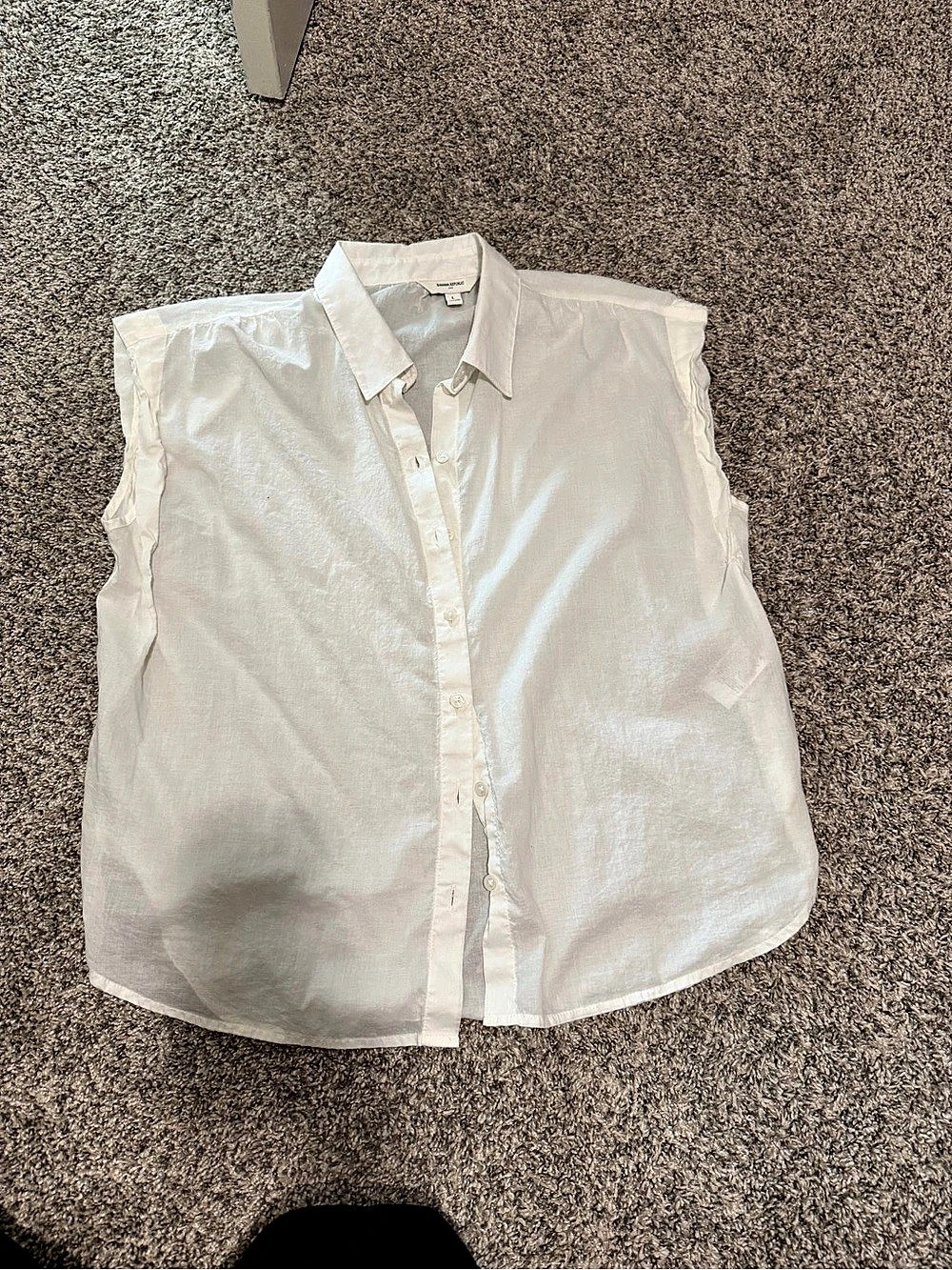 Banana Republic Sleeveless Button-Down in White Large